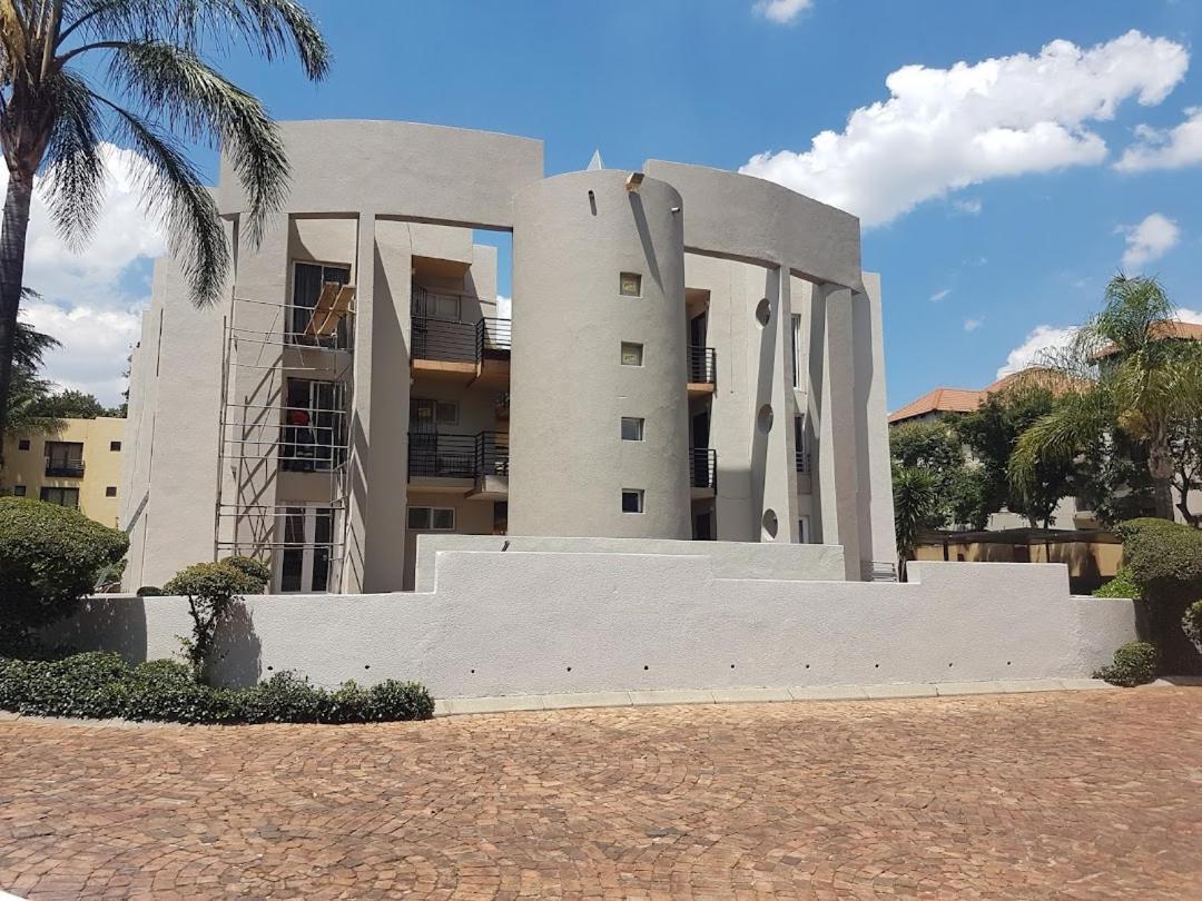 Theto's At Village Blues Sandton Appartement